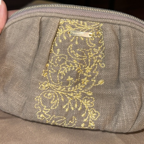 Victoria Secret taupe canvas w/goldtone hardware zip around wristlet NWOT - Picture 3 of 14